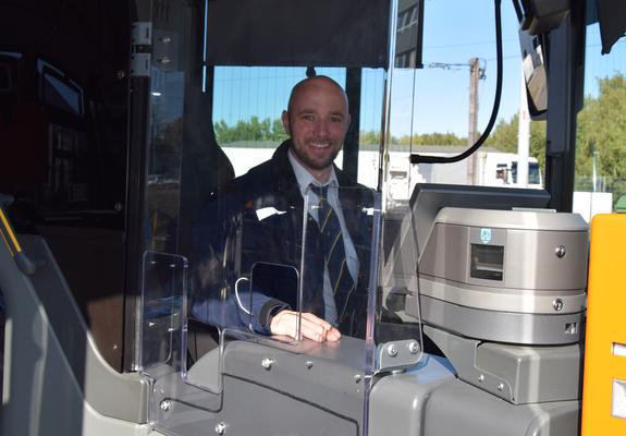 Trennscheibe für den Vordereinstieg im Bus