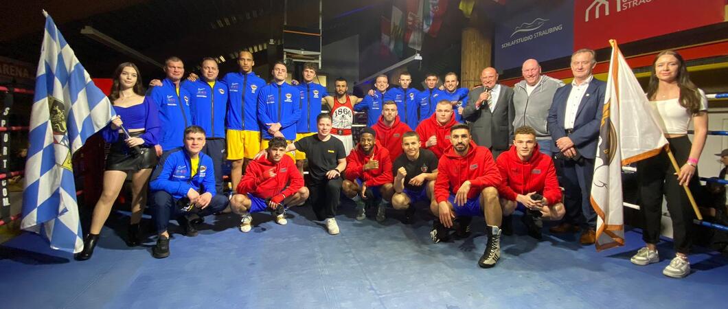 Fünf Siege, zwei Niederlagen. Titelverteidiger BC Traktor Schwerin hat den Auswärtskampf beim heimstarken BC Straubing souverän mit 12:9 gewonnen und führt die Box-Bundesligatabelle weiter verlustpunktfrei an.