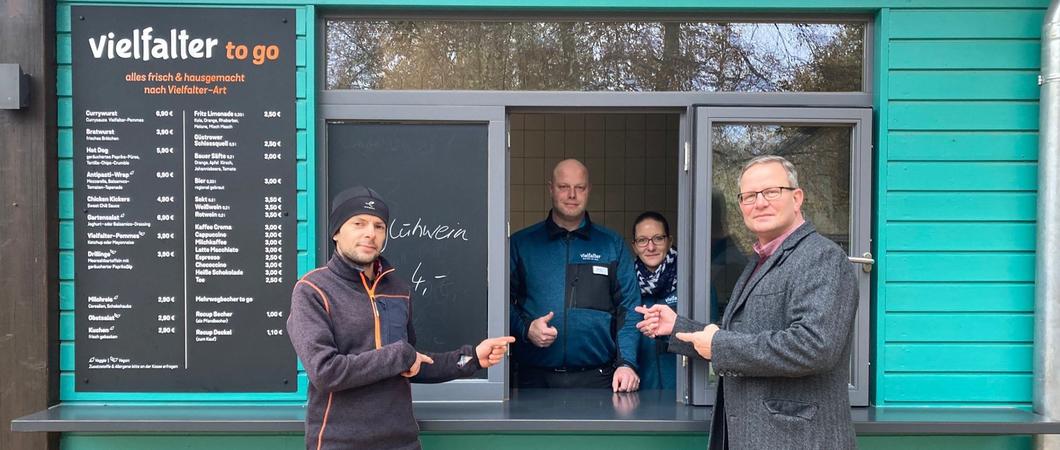 Martin Kloss strahlt übers ganze Gesicht. „Ich bin zu Hause“, sagt der 40-Jährige. Damit meint der gebürtige Schweriner jedoch nicht seine privaten vier Wände, sondern seinen neuen Arbeitsplatz. Der ist seit dem 1. Dezember 2022 der „Vielfalter“