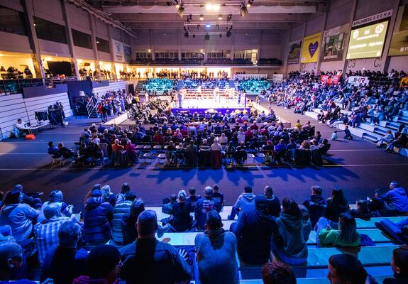 Die 100. Deutsche Boxmeisterschaft findet vom 29. November bis 2. Dezember in der Palmberg-Arena Schwerin statt, Fotos: BC Traktor, privat