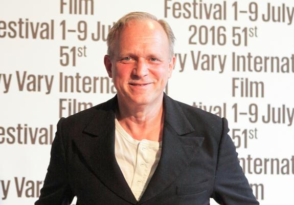 In einer Hommage werden sieben Filme gezeigt, in denen Ulrich Tukur mit großer Überzeugungskraft Charaktere verkörpert, die vor existenziellen Entscheidungen stehen