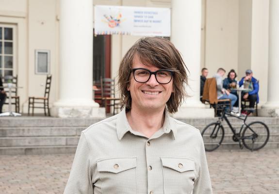 Mit dem musikklub im Zentrum Schwerins ist Karsten Stotko im vergangenen Jahr ein kulturelles Highlight gelungen. Als einer der Organisatoren der Konzertreihe macht er den Markt auch in diesem Sommer dienstags zum Treffpunkt für alle Generationen.