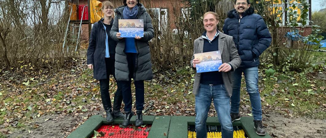 Voller Begeisterung für die neuen Trampoline: (v.l.) Silke Schönrock und Silke Weng - beide Sozius sowie Tim Schikora und Asem Alysare - beide Lionsclub Schwerin