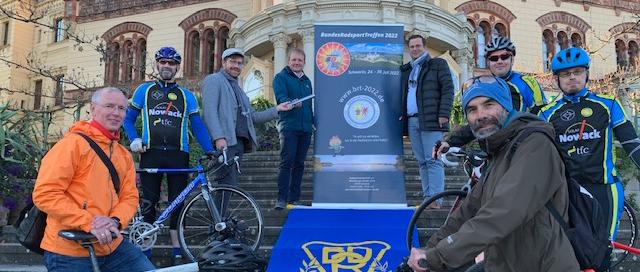 Das im Corona-Jahr 2020 in Schwerin geplante – und dann abgesagte – Bundes-Radsport-Treffen findet vom 24. bis -30. Juli 2022 in der Landeshauptstadt statt.
