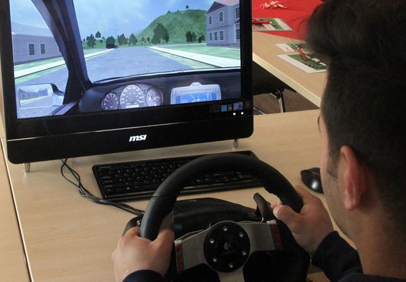 Durch das Training beim "UPS Road Code" der Johanniter finden Fahranfänger mehr Sicherheit.