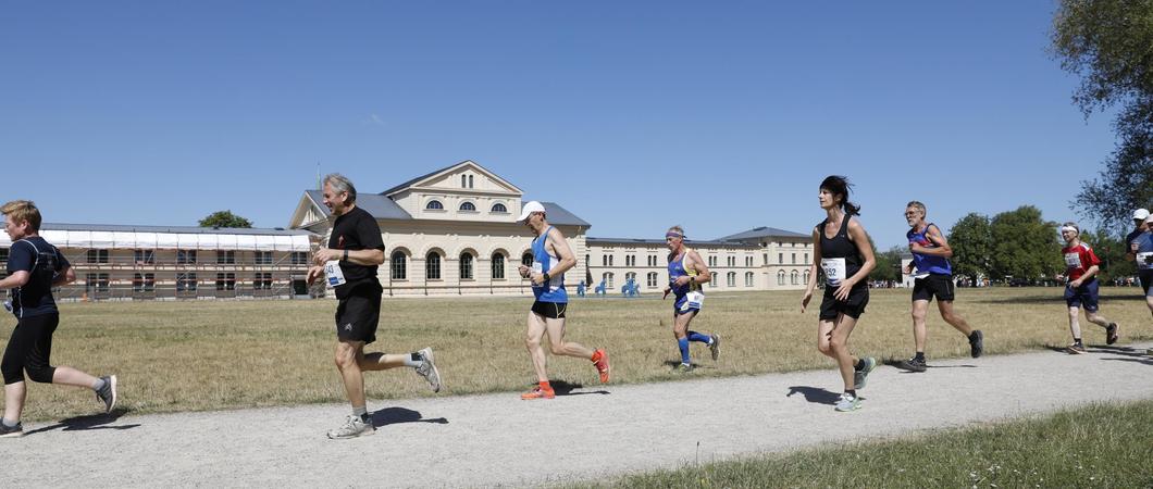 Nur noch wenige Tage bis zum Anmeldeschluss für das erste große Laufevent im Norden: Noch bis zum am 29. Juni 2021 können sich Läuferinnen und Läufer hier online für den Fünf-Seen-Lauf in Schwerin anmelden.