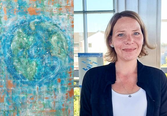 Künstlerin Juliane Deichmann hat die Gestaltung des Kunstwerkes „Erde“ beim Klima-Aktionstag betreut, Fotos: Juliane Deichmann
