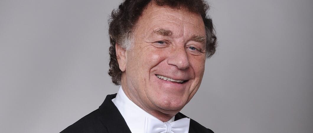 Der renommierte Gastdirigent Christof Prick hat ein humorvoll-unterhaltsames Programm für das 2. Sinfoniekonzert zusammengestellt, Foto: provat