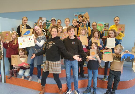 Die Stadtbibliothek hat im vergangenen Jahr 1000 Nutzerinnen und Nutzer neu hinzugewonnen und wird als zentrale Anlaufstelle für Bildung, Information und Freizeitgestaltung bei den Schwerinerinnen und Schwerinern immer beliebter.