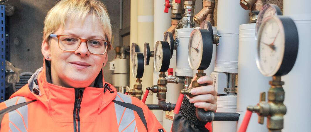 Hochwertiges Trinkwasser gelangt von den Wasserwerken über das öffentliche Netz zu den Kunden. Damit die Qualität des wertvollsten Lebensmittels optimal bleibt, müssen Gebäudeeigentümer aktiv werden.