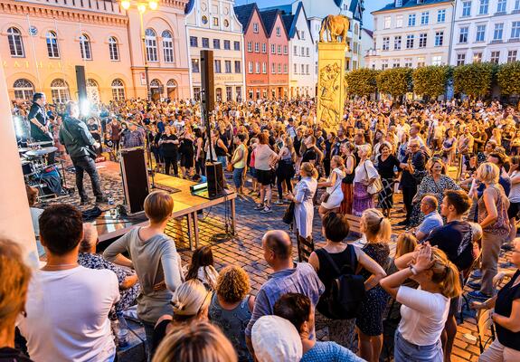 Auf dem Marktplatz gibt es viele Konzerte während der Stadtfete, Foto: Auslöser e.V.