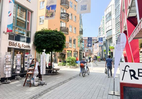 Die Schweriner Höfe sind nicht nur eine kleine Oase der Ruhe und Entschleunigung am trubeligen Marienplatz, sondern bieten auch neben einem ausgefallenen gastronomischen Angebot und nachhaltigem Shopping auch eine besondere Unterhaltung.