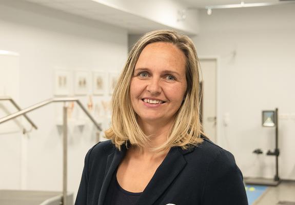 Viele Kunden sind sehr aufgeregt. Die meisten können es nicht fassen. Manche sind zu Tränen gerührt“, berichtet Steffi Dockweiler von den Reaktionen auf den Exopulse Mollii Suit.
