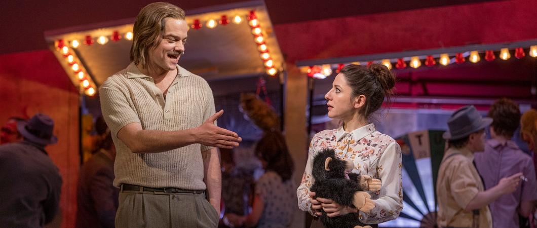 Die Musical-Uraufführung „Der geteilte Himmel“, nach dem berühmten Roman über die Deutsche Teilung von Christa Wolf, feiert am Mecklenburgischen Staatstheater ihre Weltpremiere.