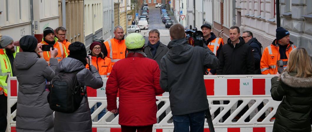 Heute wurde der Verkehr in der Landreiter- und Hospitalstraße in der Schweriner Schelfstadt offiziell freigegeben. Damit ist ein weiterer wichtiger Abschnitt im Rahmen der städtebaulichen Gesamtmaßnahme Schelfstadt/Altstadt fertiggestellt worden.