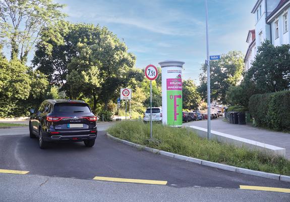 Seit dem 6. Juli geht es für die  Autofahrer über die Ausweichstraßen und die Fußgänger über die Brücke im  Lobedanzgang zu den Geschäften der  Innenstadt und zum  Schlosspark-Center.