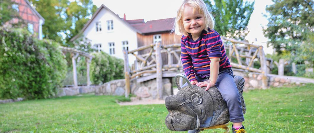 Von der Grundsteuer befreit sind öffentliche Bereiche wie Spielplätze, Friedhöfe, Grünanlagen, Schulen, Kitas oder Straßen, Foto: maxpress
