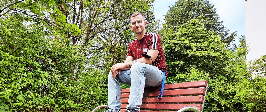 Es ist eine Bilderbuch- Karriere, die Anton Starke durchlebt. Sein Freiwilliges Soziales Jahr im Netzwerk für Menschen hatte ihn darin bestärkt, für andere Menschen da sein zu wollen und als Altenpfleger zu arbeiten.