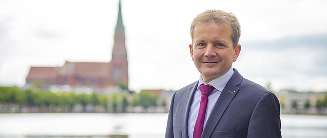 In den vergangenen Jahren wurde Schwerin weitestgehend von Krisen, Katastrophen und deren Auswirkungen verschont. Trotzdem treibt die Stadt, auch im gesetzlichen Auftrag, ihre Bemühungen im Katastrophenschutz weiter voran.