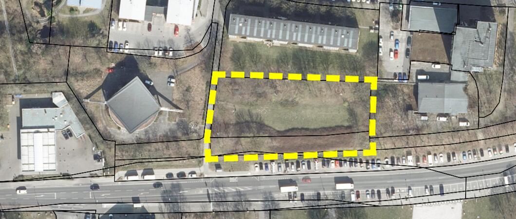 Das Parkhaus am Lambrechtsgrund würde auf der Grünfläche zwischen Hyparschale, Wohnhochhaus Werner-Seelenbinder-Straße Nummer 33 und der Sport- und Kongresshalle stehen