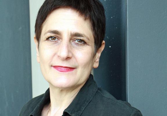 Die Schauspielerin Marjam Azemoun und ihr Kollege Frank Sommer treten bei der szenischen Lesung auf, Foto: Margarete Redl von Peinen
