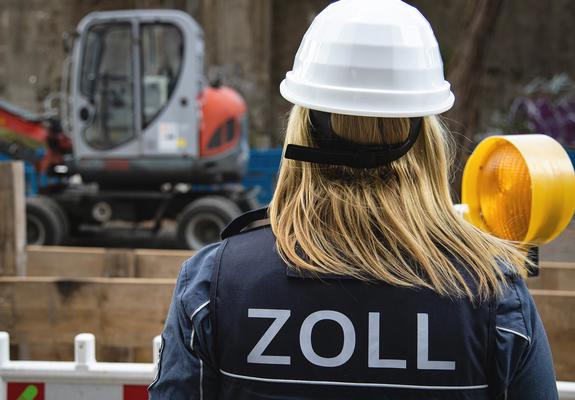 Unsaubere Praktiken im Visier: Das Hauptzollamt Stralsund, das auch für Schwerin zuständig ist, hat im ersten Halbjahr des vergangenen Jahres 779 Arbeitgeber in der Region kontrolliert.