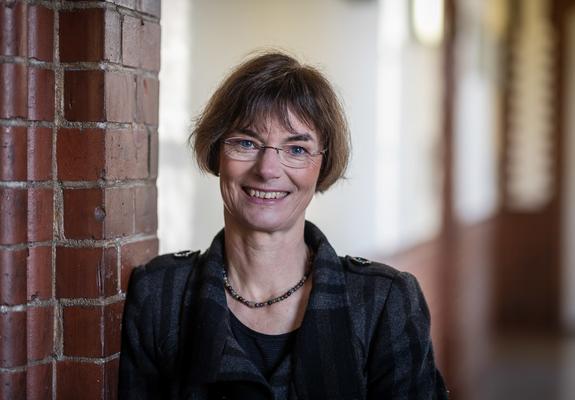 Die Autorin Kathrin Sobotha-Heidelk feiert ihre Buchpremiere am 31. März in der Stadtbibliothek, Foto: Jörn Lehmann