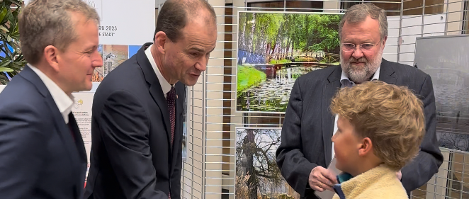 Unter dem Motto "Dein Blick, deine Stadt" Residenz-Ensemble Schwerin - Ansichten und Einsichten hat der Welterbe Schwerin Förderverein in 2023 volljährige Amateur-Fotografen und Schüler der Jahrgangsstufen 5 bis 12 zum Wettbewerb aufgerufen.
