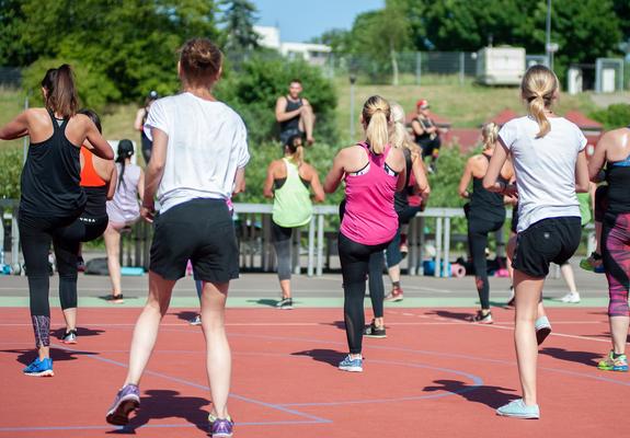 Auf dem Sportgipfel wurden am Samstag konkrete Öffnungsperspektiven für den Vereins- und Fitnesssport in Mecklenburg-Vorpommern vereinbart. Wesentliche Lockerungen für den Freizeit- und Breitensport treten am 1. Juni in Kraft.