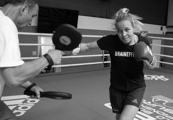 Als einzige Boxerin aus Mecklenburg-Vorpommern reiste Susann Köpke zur Olympiade nach Tokio. Die Rostockerin leitete als Kampfrichterin der AIBA (International Boxing Association) olympische Boxkämpfe bis zum Finale.