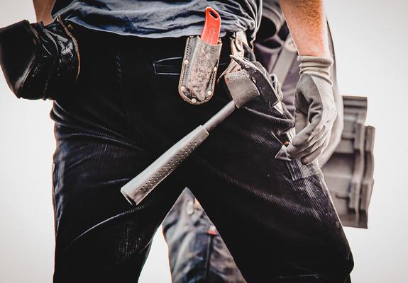 Dachdecker haben Anspruch auf einen höheren Mindestlohn. Die IG BAU ruft Beschäftigte zum Lohn-Check auf.