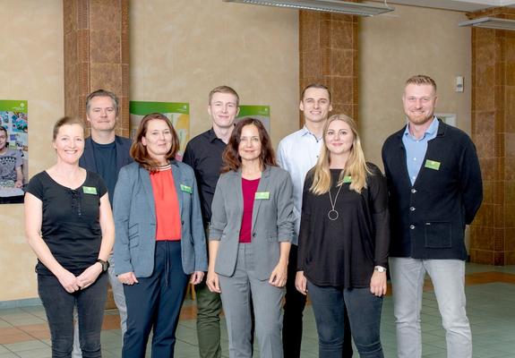 Die Mitarbeiter der Neuvermietung kümmern sich gerne und sorgen für Wohngefühl: Kathrin Daudert, Teamleiter Andreas Klotzki, Sandra Licht, Sebastian Schön, Katrin Marohn, Tom Lenius, Svenja Fritz und Karsten Prohl (v.l.)