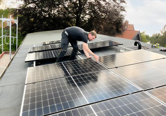 Das Start-up-Unternehmen SNergie begeistert Kunden mit innovativen Lösungen im Bereich der erneuerbaren Energien.