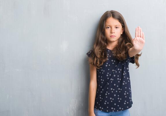 Kursteilnehmerinnen lernen, Grenzüberschreitungen zu erkennen und selbstbewusst zu reagieren, Foto: Shutterstock