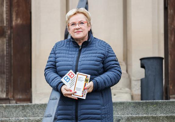 In diesem Jahr ist es wieder soweit: Die Wahl der Jugendschöffen für die Amtszeit von 2024 bis 2028 steht an. Schöffen sind die Vertreter des Volkes bei der Rechtsprechung in Strafsachen und maßgeblich an der Verurteilung von Beschuldigten beteiligt.