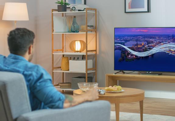 Glasfasern sind ein zuverlässiges Übertragungsmedium für Internet, Smarthome-Anwendungen, Telefonie und Fernsehen. Alle im Haushalt lebenden Personen surfen mit hohen Datenübertragungsraten, auch mit mehreren Geräten gleichzeitig.