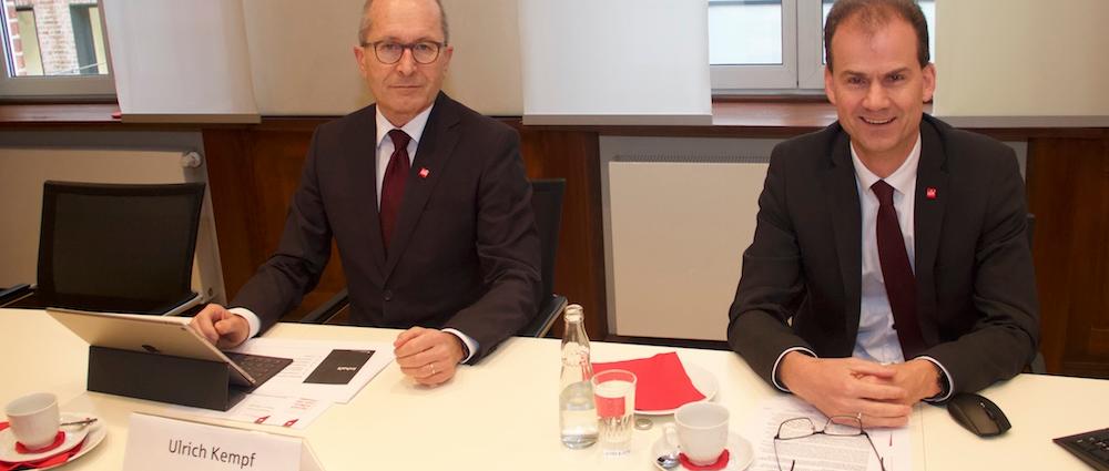 V.l.:Sparkassen-Vorstand Ulrich Kempf und Kai Lorenzen, Vorsitzender des Vorstandes des Sparkasse Mecklenburg-Schwerin