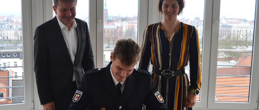 V.l.: OB Rico Badenschier, Hannes Ocik und Marie-Louise Dräger