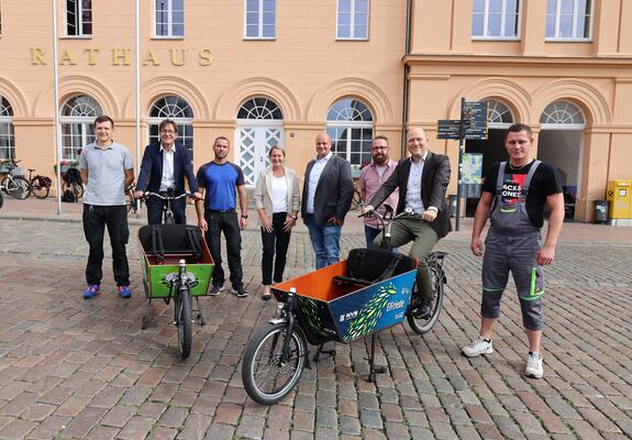 Für ein klimagerechtes Schwerin ist die Landeshauptstadt Schwerin Teil des Reallabors des BMUV-Forschungsprojektes SNAcKS - Lieferverkehr der Zukunft für die Landeshauptstadt Schwerin.