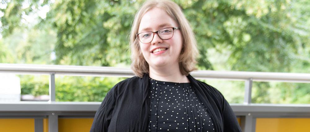 Zum Interview öffnet sich die Wohnungstür automatisch. Drinnen erwarten den Besucher geräumige Zimmer und ein breiter Flur. Das ist ideal für Rollstuhlfahrerin Jessica Wilhelm