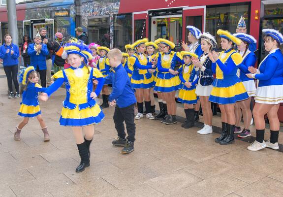 Rosenmontag mit viel Trara zwischen Bertha-Klingberg- und Marienplatz