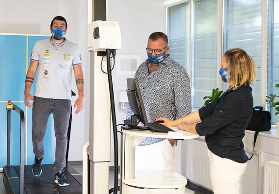 Bei Kevin Herbst von den Mecklenburger Stieren läuft es wieder dank der Analyse vom Sanitätshaus STOLLE