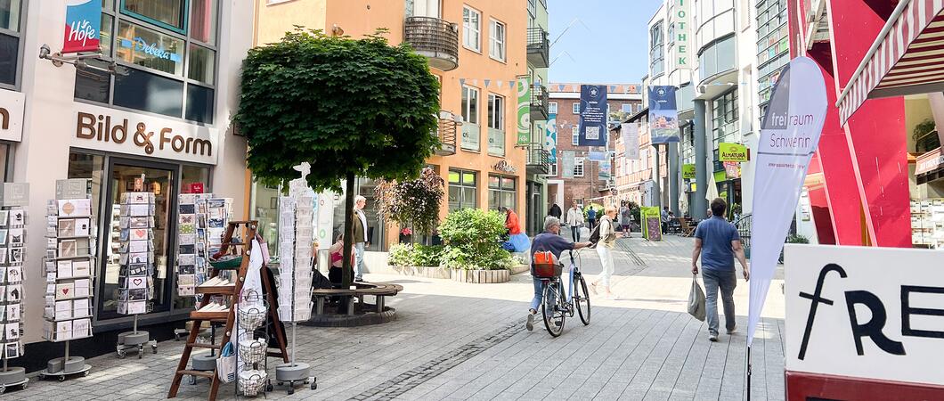 Die Schweriner Höfe sind nicht nur eine kleine Oase der Ruhe und Entschleunigung am trubeligen Marienplatz, sondern bieten auch neben einem ausgefallenen gastronomischen Angebot und nachhaltigem Shopping auch eine besondere Unterhaltung.
