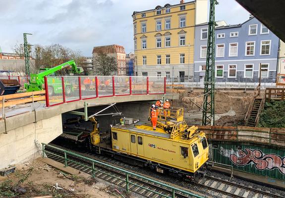 Die Wallstraßenbrücke wird Ende April für den Verkehr freigegeben, Foto: maxpress