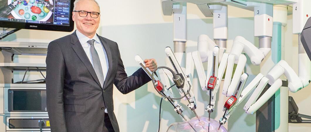 Gesetzlich Krankenversicherte erhalten ab 50 Jahren in der Regel eine Einladung zum Darmkrebs-Screening von ihrer Krankenkasse.