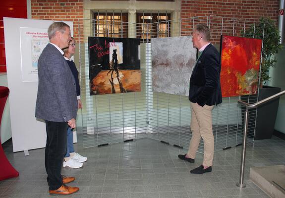 Eröffneten gemeinsam die Ausstellung „Das neue WIR!“ Maik Jensen, Anette Peters (v.l.), Foto: SPK/C. Kampe