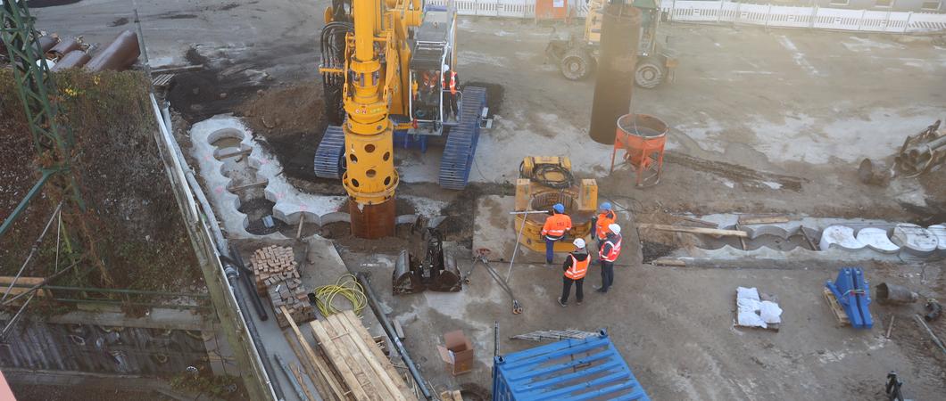 Die bestehende Vollsperrung der Reiferbahn/Eisenbahnstraße im Zusammenhang mit den Bauarbeiten an der Brücke Wallstraße bleibt bis zum geplanten Bauende am 30. April 2023 bestehen.