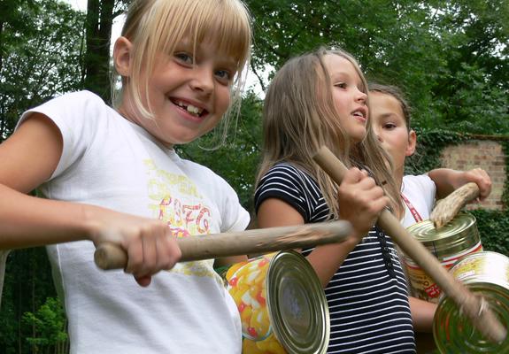 Kinder und Jugendliche müssen in der Pandemie an vielen Stellen zurückstecken. Das verstärkte Alleinsein, eine eingeschränkte Bewegungsfreiheit und die Entfremdung von Gleichaltrigen macht vielen jungen Menschen sehr zu schaffen.
