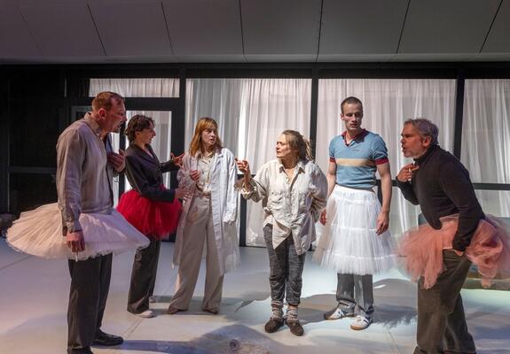 Die Podiumsdiskussion „Kreativität und Wahnsinn“ nimmt Bezug zur dänischen Autorin Tove Ditlevsen, deren Buch „Gesichter“ als Vorlage für das Theaterstück dient, Foto: Silke Winkler