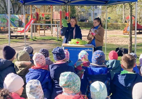 Ein Puppenspiel motivierte die Kinder, sich mit dem Thema Moorschutz auseinanderzusetzen, Foto: Stadtwerke Schwerin